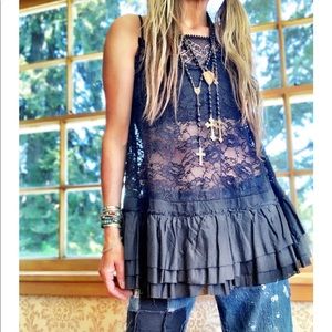 Vintage 316 Black A-Line Ruffles and Layering Tank M